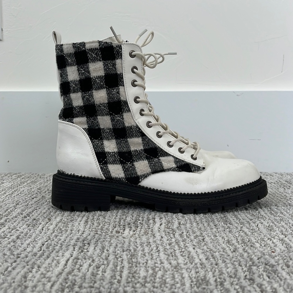 black and white, size 9, lace up boots